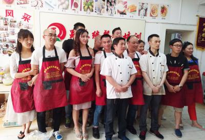 成都小郡肝串串火鍋哪里可以學(xué)習(xí)正宗底料？短期串串火鍋底料培訓(xùn)