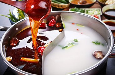 【成都火鍋培訓(xùn)】吃完火鍋后，衣服上有味怎么辦？
