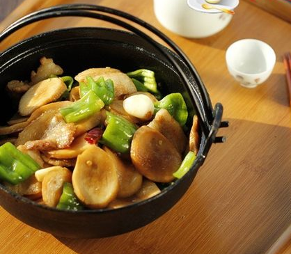 比肉好吃的素菜，干鍋杏鮑菇，健康美味的家常素菜菜譜