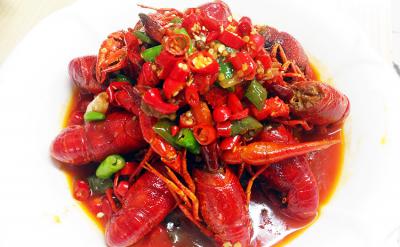 街邊小龍蝦技術(shù)培訓(xùn)學(xué)校哪里好？底料炒制方法