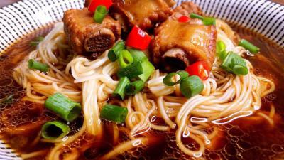 有哪些培訓(xùn)面食機(jī)構(gòu)？蜀味緣面食技術(shù)培訓(xùn)學(xué)校費(fèi)用解析